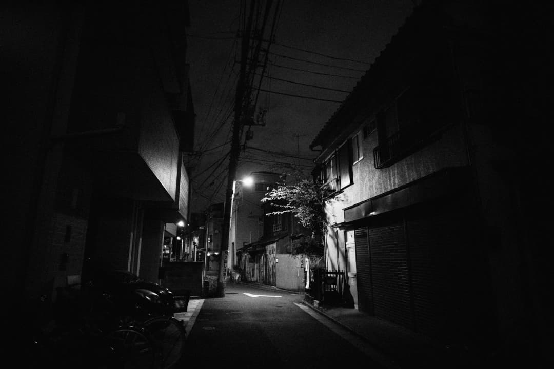 5 สัญญาณที่บ้านคุณอาจมี ‘ของไม่ดี’ แฝงอยู่ (เช็กด่วนก่อนจะสาย!)